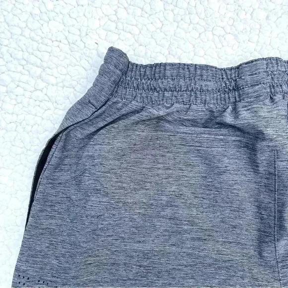 Adidas Gray Heathered V-Cut Elastic Waist Athletic Shorts Size M - Picture 8 of 10